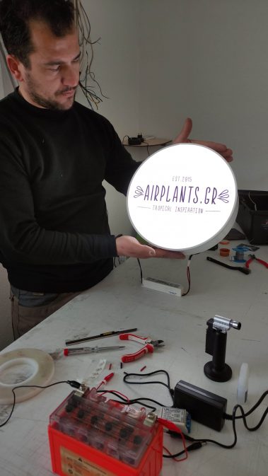 επιγραφή νέον